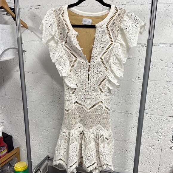 Saylor White Lace Dress Size Medium LIKE NEW - Short Cute Dress - Picture 1 of 4